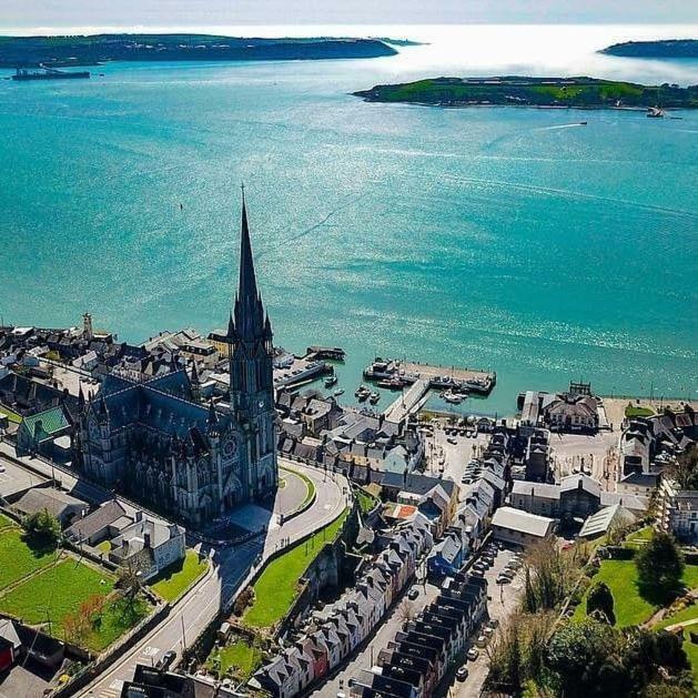 Townhouse In Centre Of Cobh Leilighet Eksteriør bilde