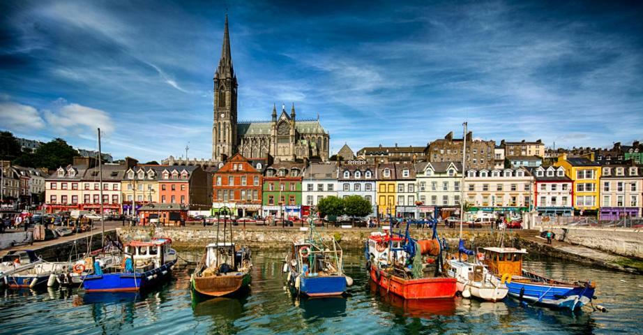 Townhouse In Centre Of Cobh Leilighet Eksteriør bilde